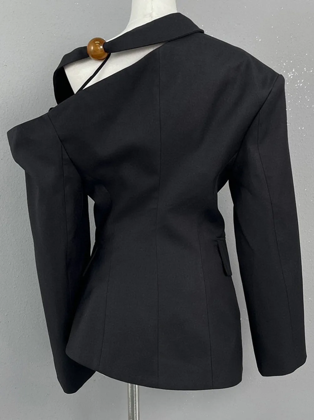 DEIDE Asymmetric Blazer in Blazk