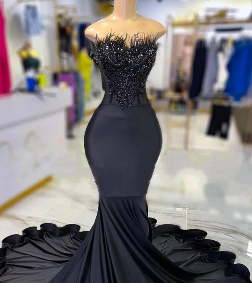 Elegant Strapless Long Prom Dress For Black Girls 2023 Beaded Crystal Birthday Party Dresses Feathers Evening Gowns Mermaid Lace